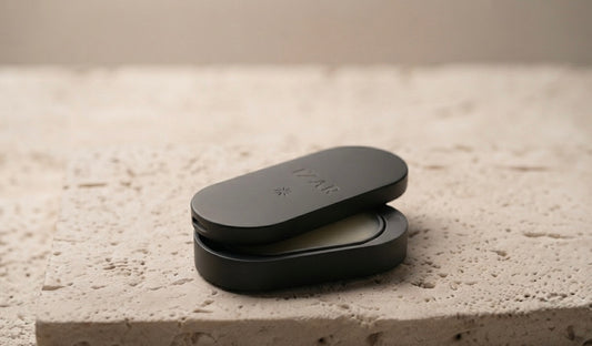 Boîtier IZAR noir mat pour parfum solide rechargeable