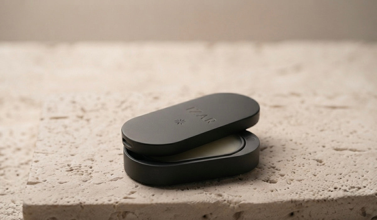 Boîtier IZAR noir mat pour parfum solide rechargeable